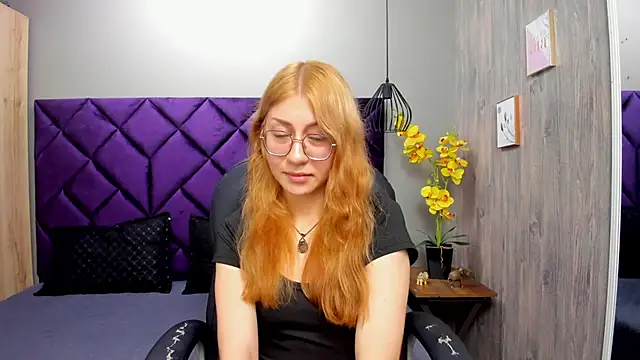 ChloeCampbell03 online show from October 17, 2025, 12:51 pm