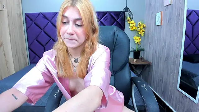 ChloeCampbell03 online show from December 4, 2025, 6:07 pm