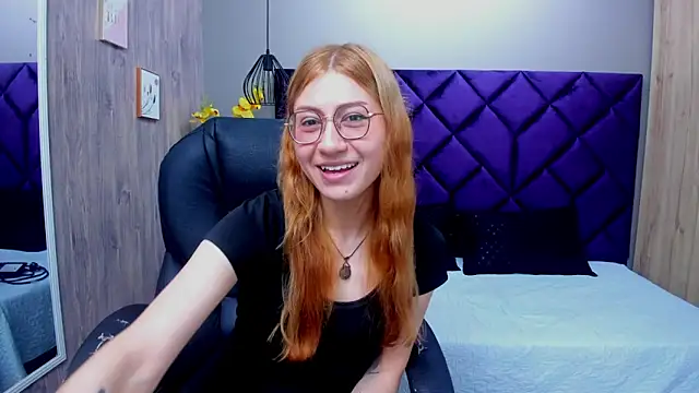 ChloeCampbell03 online show from September 25, 2025, 1:06 pm