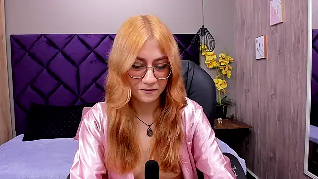 ChloeCampbell03 online show from November 2, 2025, 2:44 pm