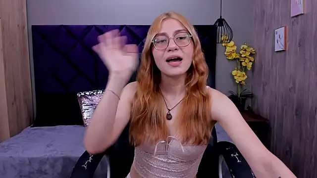 ChloeCampbell03 online show from November 6, 2025, 8:13 pm