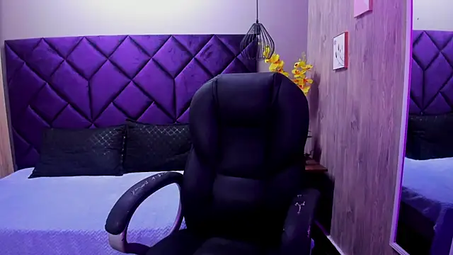 ChloeCampbell03 online show from October 4, 2025, 1:01 pm