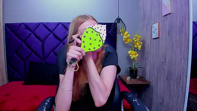 ChloeCampbell03 online show from October 9, 2025, 12:38 pm