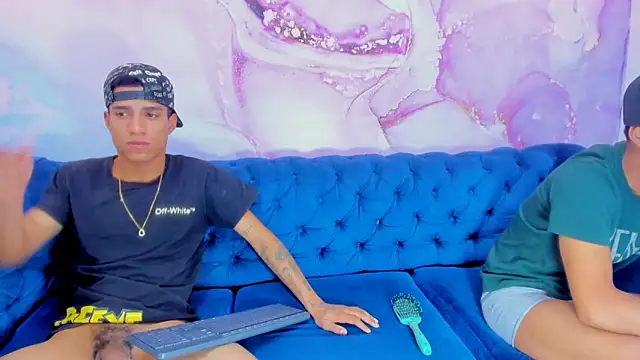 Snapshot of Bi_Loverss chatting on October 12, 2025, 10:49 am Bi Loverss online show from October 12, 2025, 10:49 am