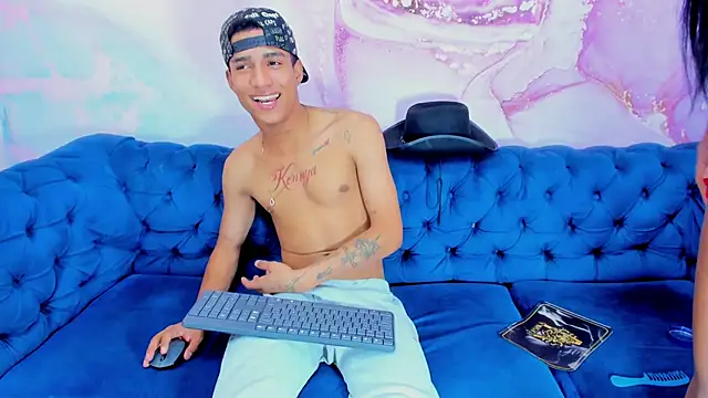 Snapshot of Bi_Loverss chatting on October 11, 2025, 10:44 pm Bi Loverss online show from October 11, 2025, 10:44 pm