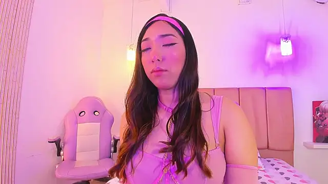 emily  walker online show from December 19, 2025, 3:32 am