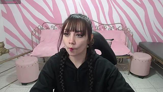 saabrina  online show from October 16, 2025, 1:08 pm