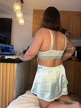 liz and thiago online show from April 16, 2026, 3:35 pm