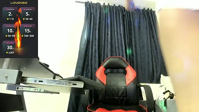 Snapshot of Nicolle_Ferran chatting on December 1, 2025, 6:31 pm Nicolle Ferran online show from December 1, 2025, 6:31 pm