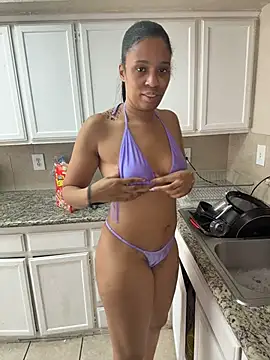 Snapshot of YeahhhitsBreezy chatting on February 24, 2026, 10:43 pm YeahhhitsBreezy online show from February 24, 2026, 10:43 pm