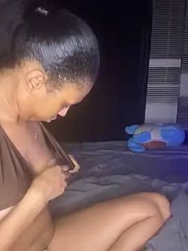 Snapshot of YeahhhitsBreezy chatting on February 28, 2026, 1:05 am YeahhhitsBreezy online show from February 28, 2026, 1:05 am