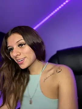 Snapshot of aliisonn___parker26 chatting on October 3, 2025, 6:09 pm aliisonn parker26 online show from October 3, 2025, 6:09 pm