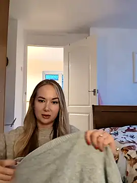 BarbieDolly x online show from December 1, 2025, 3:02 pm