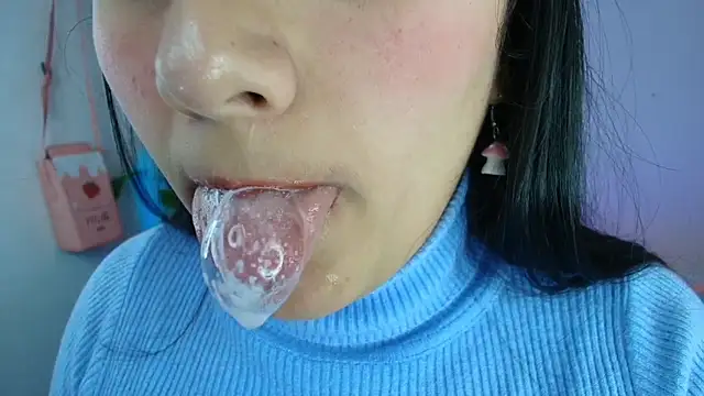 Snapshot of Hinata_21_ chatting on October 15, 2025, 6:27 pm Hinata 21 online show from October 15, 2025, 6:27 pm