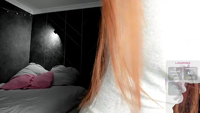 Snapshot of Red_FoxGirl chatting on December 18, 2025, 2:54 pm Red FoxGirl online show from December 18, 2025, 2:54 pm