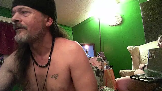 HippieDad333 online show from April 16, 2026, 9:21 am