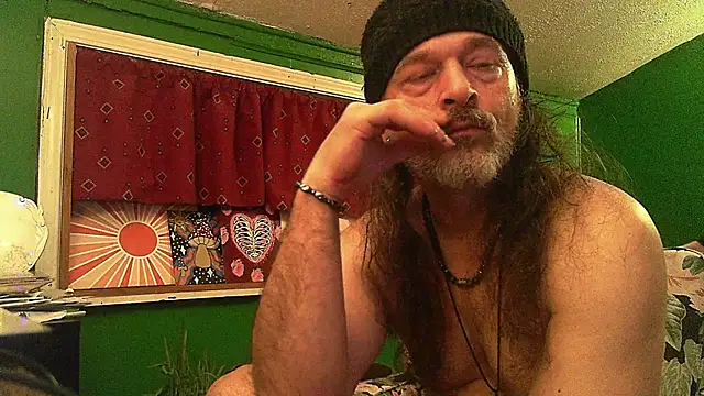 HippieDad333 online show from April 19, 2026, 1:50 am