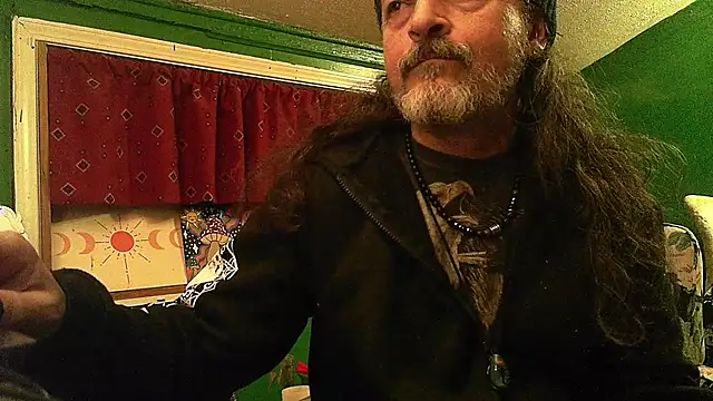 Snapshot of HippieDad333 chatting on April 21, 2026, 1:53 am HippieDad333 online show from April 21, 2026, 1:53 am