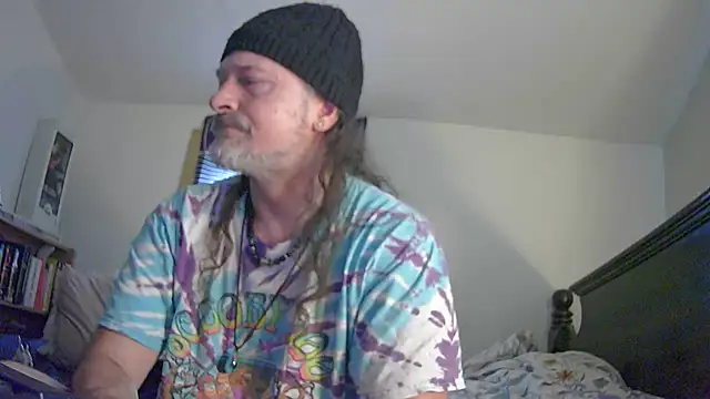 Snapshot of HippieDad333 chatting on May 16, 2026, 10:09 pm HippieDad333 online show from May 16, 2026, 10:09 pm