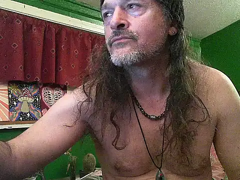 Snapshot of HippieDad333 chatting on May 7, 2026, 3:33 am HippieDad333 online show from May 7, 2026, 3:33 am