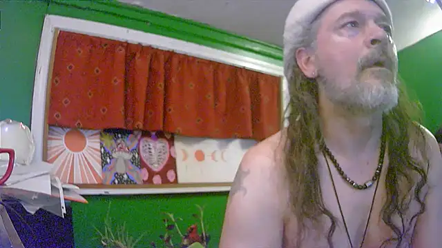 Snapshot of HippieDad333 chatting on June 3, 2026, 2:01 am HippieDad333 online show from June 3, 2026, 2:01 am