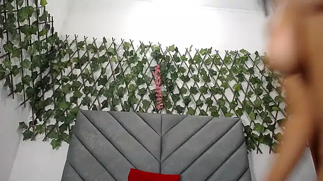 Snapshot of vfridaper chatting on December 5, 2025, 12:59 pm vfridaper online show from December 5, 2025, 12:59 pm