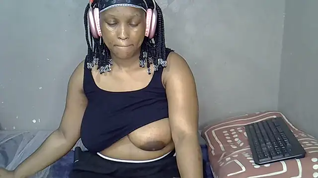 Bellabootie online show from December 17, 2025, 4:45 pm