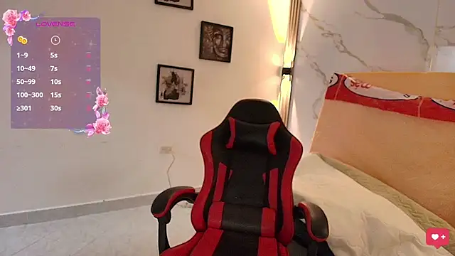 Nina Rouge7 online show from November 15, 2025, 1:37 pm