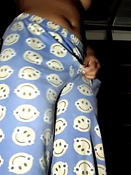 NileveSantanna online show from November 26, 2025, 2:55 am