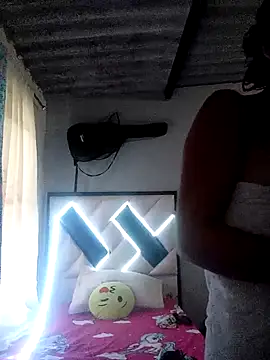 NileveSantanna online show from October 6, 2025, 9:26 pm