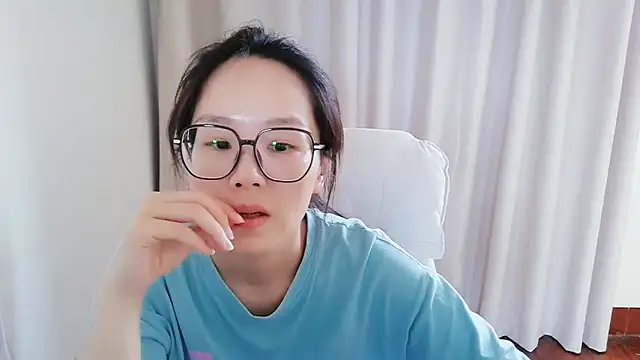 Snapshot of guai00 chatting on June 12, 2026, 5:49 am guai00 online show from June 12, 2026, 5:49 am