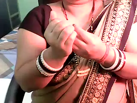 BABITA KUMARII online show from January 12, 2026, 4:58 pm