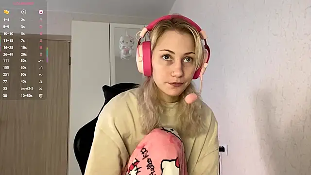 KandaceMassanelli online show from October 13, 2025, 8:49 am