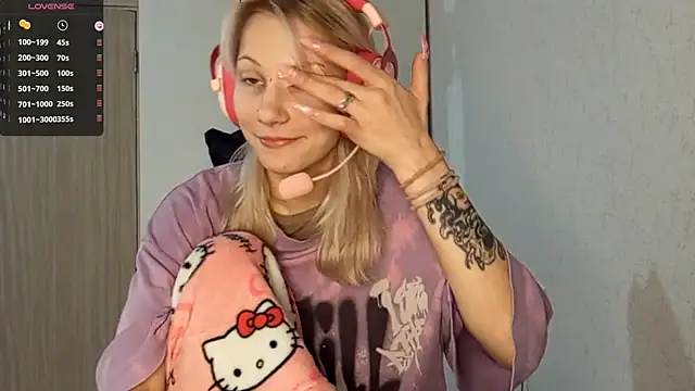 KandaceMassanelli online show from October 8, 2025, 9:33 am