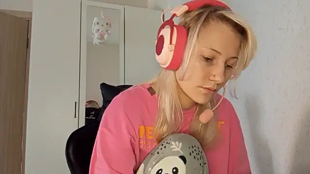 KandaceMassanelli online show from October 11, 2025, 8:26 am