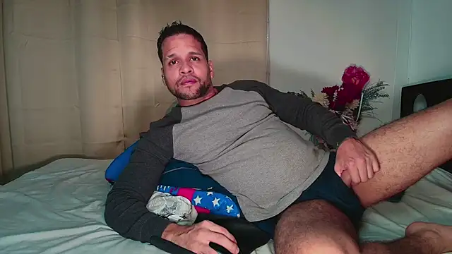 LucasGaeel online show from January 12, 2026, 3:57 am