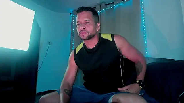 Snapshot of LucasGaeel chatting on October 2, 2025, 3:54 am LucasGaeel online show from October 2, 2025, 3:54 am