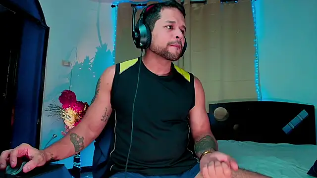 Snapshot of LucasGaeel chatting on November 15, 2025, 12:03 am LucasGaeel online show from November 15, 2025, 12:03 am