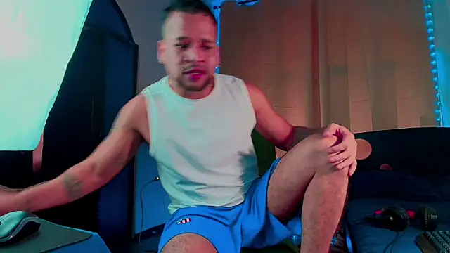 Snapshot of LucasGaeel chatting on October 26, 2025, 9:04 pm LucasGaeel online show from October 26, 2025, 9:04 pm