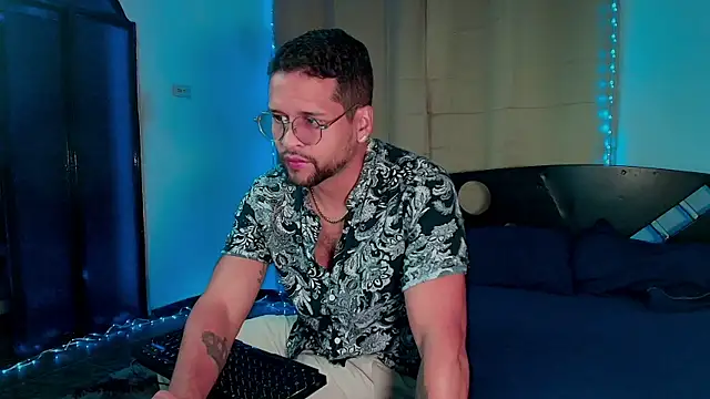 Snapshot of LucasGaeel chatting on October 8, 2025, 4:14 am LucasGaeel online show from October 8, 2025, 4:14 am