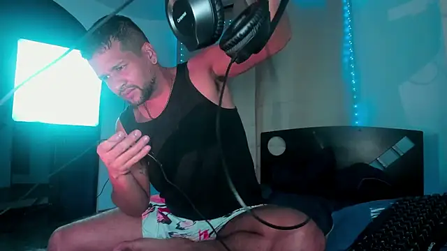 Snapshot of LucasGaeel chatting on October 3, 2025, 12:36 am LucasGaeel online show from October 3, 2025, 12:36 am