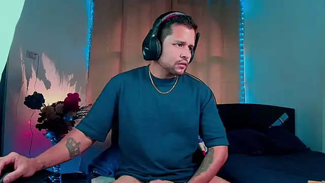 Snapshot of LucasGaeel chatting on October 16, 2025, 8:17 pm LucasGaeel online show from October 16, 2025, 8:17 pm