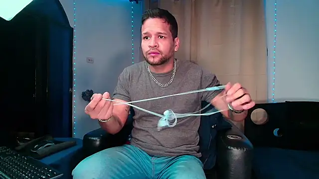 LucasGaeel online show from February 17, 2026, 12:46 pm