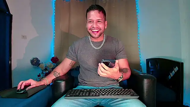 LucasGaeel online show from February 10, 2026, 12:15 pm