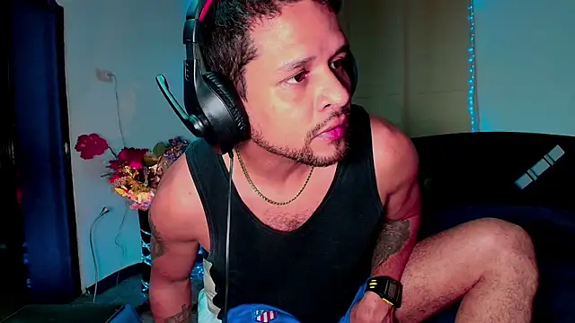 Snapshot of LucasGaeel chatting on November 18, 2025, 5:33 am LucasGaeel online show from November 18, 2025, 5:33 am