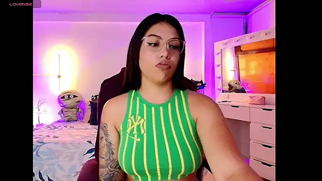 kloe28 online show from November 4, 2025, 4:05 am