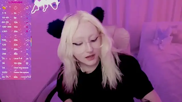 JuliaSharkk online show from November 22, 2025, 10:08 pm