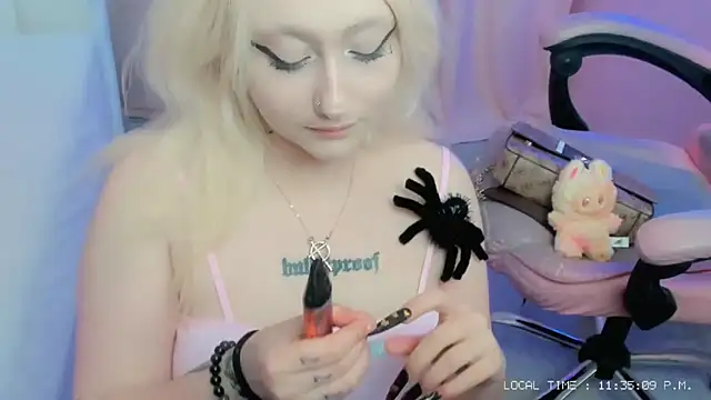 JuliaSharkk online show from October 29, 2025, 9:36 pm