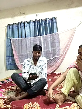 Snapshot of Love_Queen11 chatting on October 17, 2025, 5:48 pm Love Queen11 online show from October 17, 2025, 5:48 pm