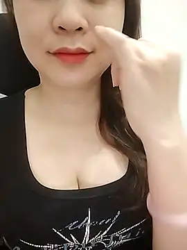 Girl Shy2000 online show from April 9, 2026, 10:05 pm